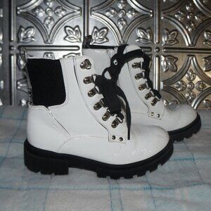 Justice Youth Size 1 Black and White Fuzzy Tongue Boots
